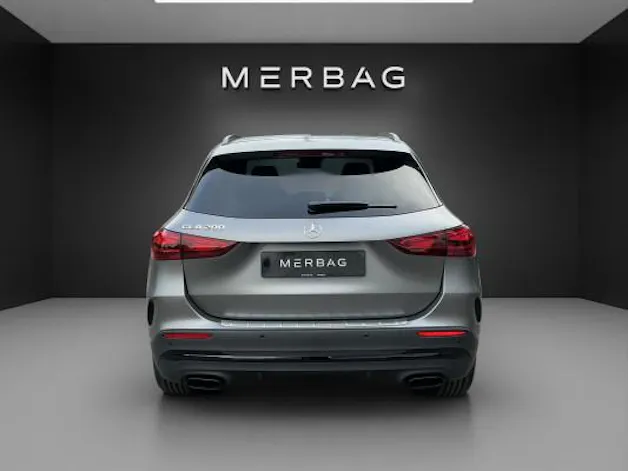 MERCEDES-BENZ GLA 200 Night Star 7G-D