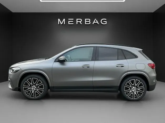 MERCEDES-BENZ GLA 200 Night Star 7G-D