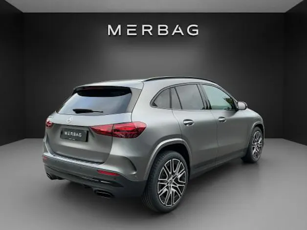 MERCEDES-BENZ GLA 200 Night Star 7G-D