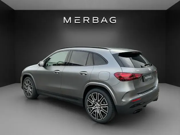 MERCEDES-BENZ GLA 200 Night Star 7G-D