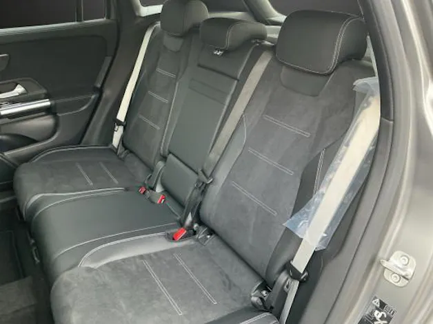MERCEDES-BENZ GLA 200 Night Star 7G-D