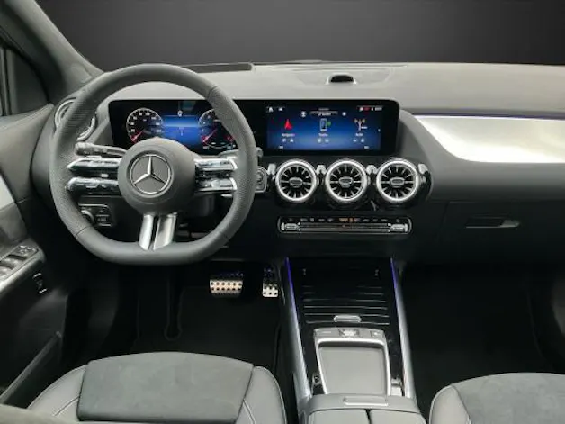 MERCEDES-BENZ GLA 200 Night Star 7G-D
