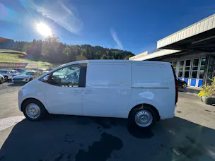 HYUNDAI Staria Cargo EV 84 kWh Amplia