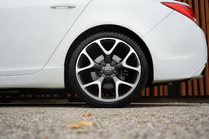 OPEL INSIGNIA 2.8 TURBO OPC 4WD AUTOMATIC l 325 PS