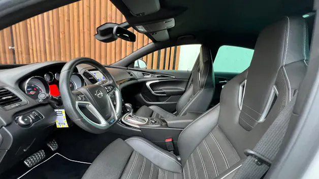 OPEL INSIGNIA 2.8 TURBO OPC 4WD AUTOMATIC l 325 PS