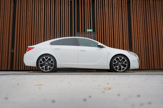 OPEL INSIGNIA 2.8 TURBO OPC 4WD AUTOMATIC l 325 PS