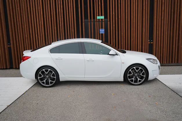 OPEL INSIGNIA 2.8 TURBO OPC 4WD AUTOMATIC l 325 PS
