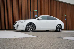 OPEL INSIGNIA 2.8 TURBO OPC 4WD AUTOMATIC l 325 PS