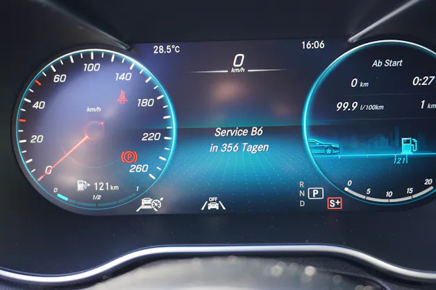 MERCEDES-BENZ C 220 d Swiss Star AMG Line 4M 9G-Tronic