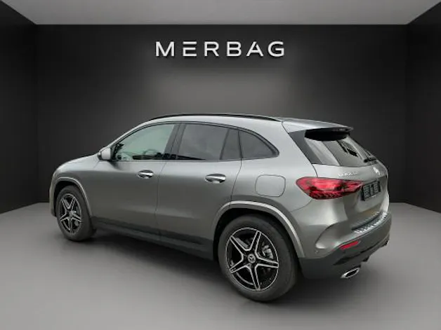 MERCEDES-BENZ GLA 220d 4M Swiss Star