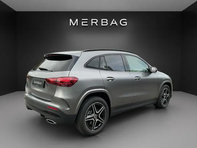 MERCEDES-BENZ GLA 220d 4M Swiss Star