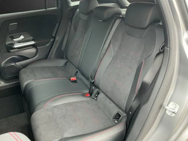 MERCEDES-BENZ GLA 220d 4M Swiss Star