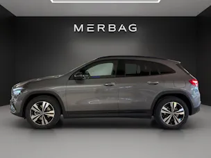 MERCEDES-BENZ GLA 200 Night Star 7G-D