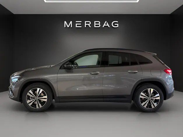 MERCEDES-BENZ GLA 200 Night Star 7G-D