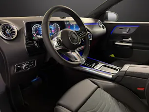 MERCEDES-BENZ GLA 200 Night Star 7G-D