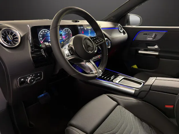 MERCEDES-BENZ GLA 200 Night Star 7G-D