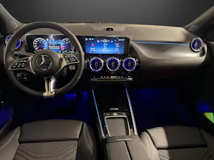 MERCEDES-BENZ GLA 200 Night Star 7G-D