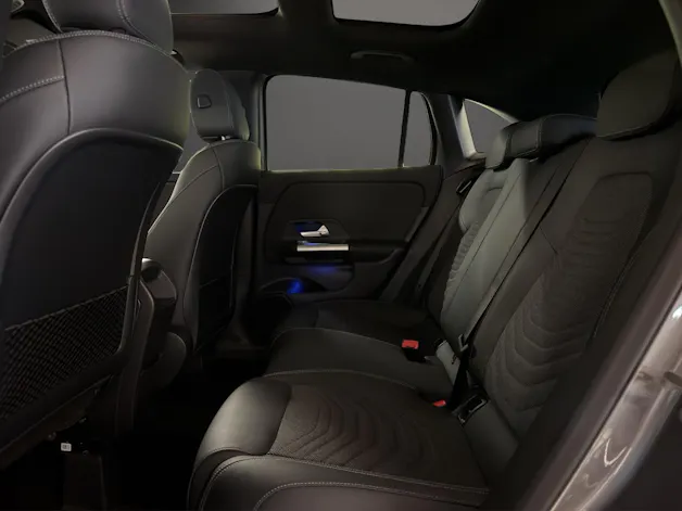 MERCEDES-BENZ GLA 200 Night Star 7G-D