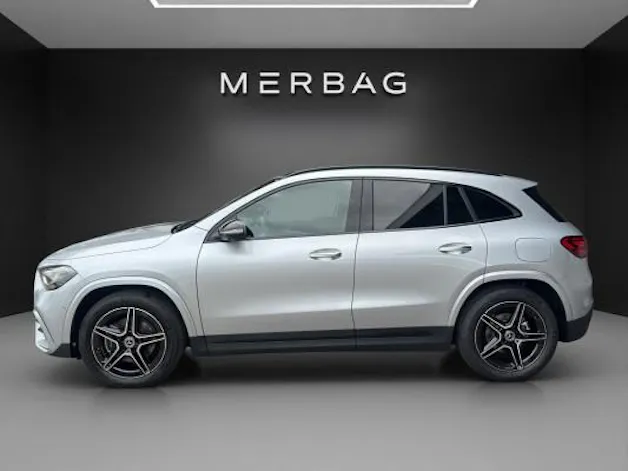 MERCEDES-BENZ GLA 200 Night Star 7G-D