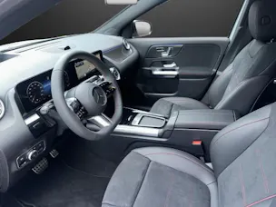 MERCEDES-BENZ GLA 200 Night Star 7G-D