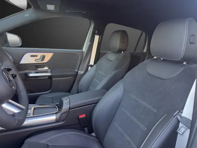 MERCEDES-BENZ GLA 220d 4M Swiss Star