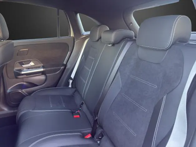 MERCEDES-BENZ GLA 220d 4M Swiss Star