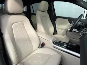 MERCEDES-BENZ EQA 300 4Matic Swiss Star