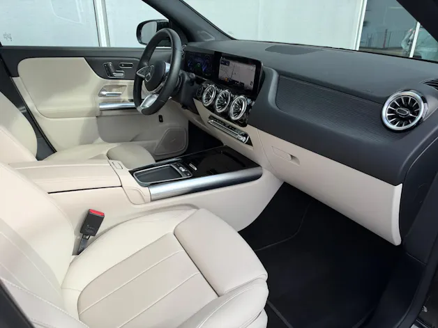 MERCEDES-BENZ EQA 300 4Matic Swiss Star