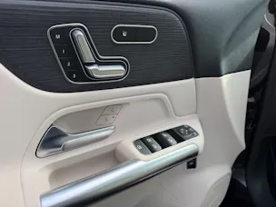 MERCEDES-BENZ EQA 300 4Matic Swiss Star