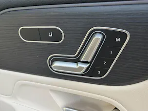 MERCEDES-BENZ EQA 300 4Matic Swiss Star