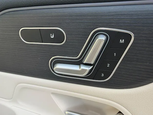 MERCEDES-BENZ EQA 300 4Matic Swiss Star