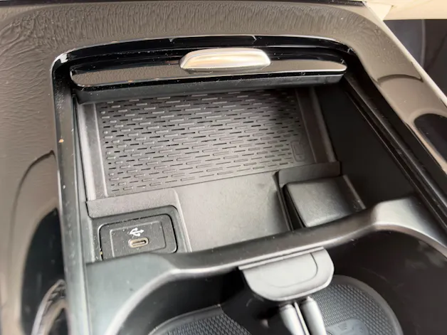 MERCEDES-BENZ EQA 300 4Matic Swiss Star