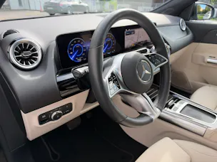 MERCEDES-BENZ EQA 300 4Matic Swiss Star