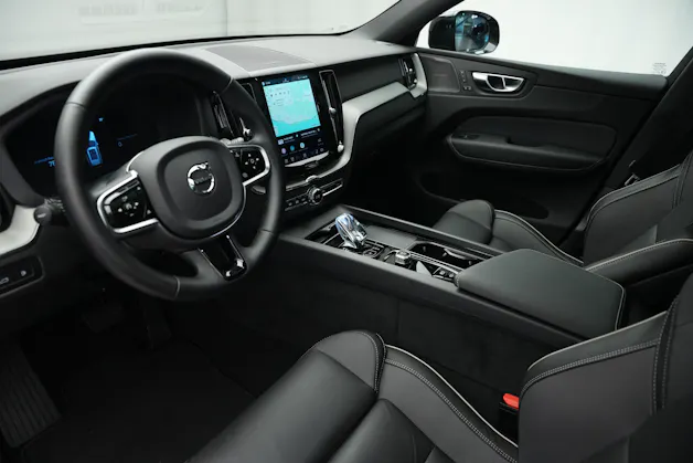 VOLVO XC60 T8 eAWD PluginHybrid Black Edition Geartronic *Panorama* *Standheizung*