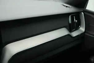 VOLVO XC60 T8 eAWD PluginHybrid Black Edition Geartronic *Panorama* *Standheizung*