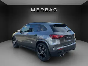 MERCEDES-BENZ GLA 200 Night Star 7G-D