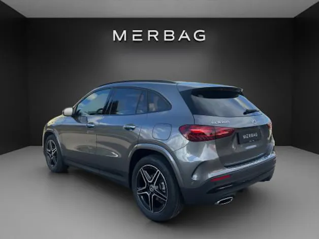 MERCEDES-BENZ GLA 200 Night Star 7G-D