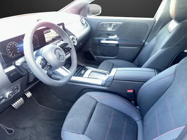 MERCEDES-BENZ GLA 200 Night Star 7G-D