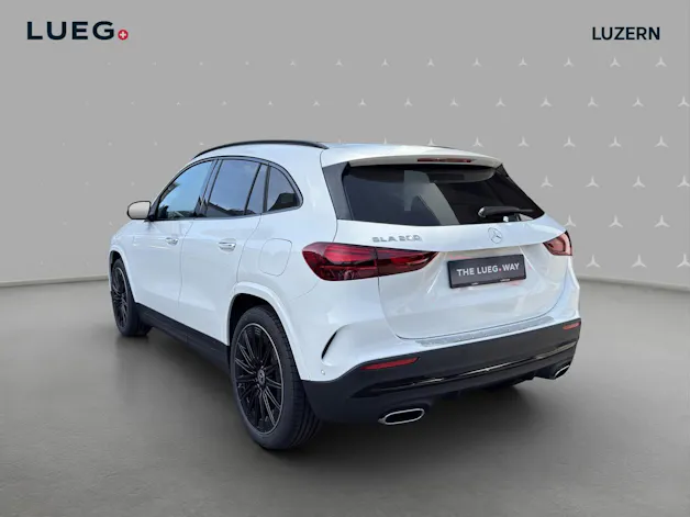 MERCEDES-BENZ GLA 200 Night Star 7G-DCT