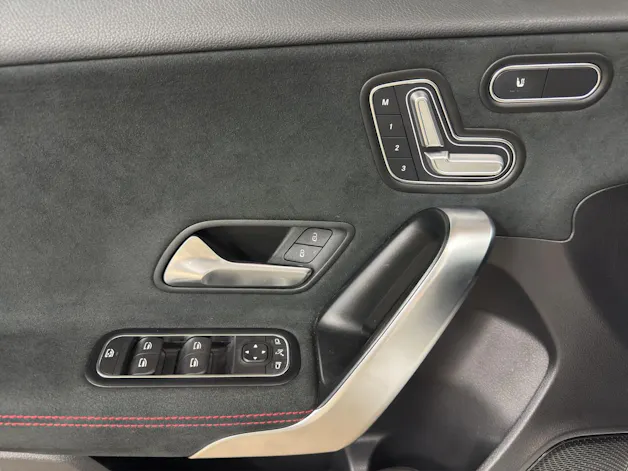 MERCEDES-BENZ A 200 AMG Line