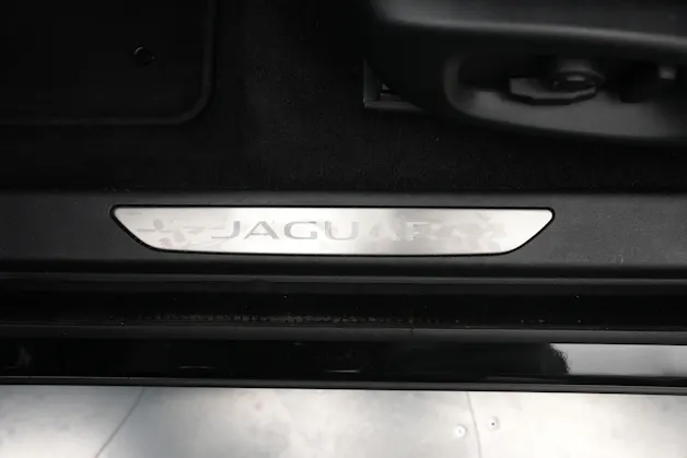 Jaguar E-Pace 2.0 P250 R-Dynamic SE AWD Automatik