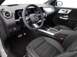 MERCEDES-BENZ GLA 200 7G-DCT