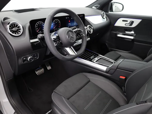 MERCEDES-BENZ GLA 200 7G-DCT