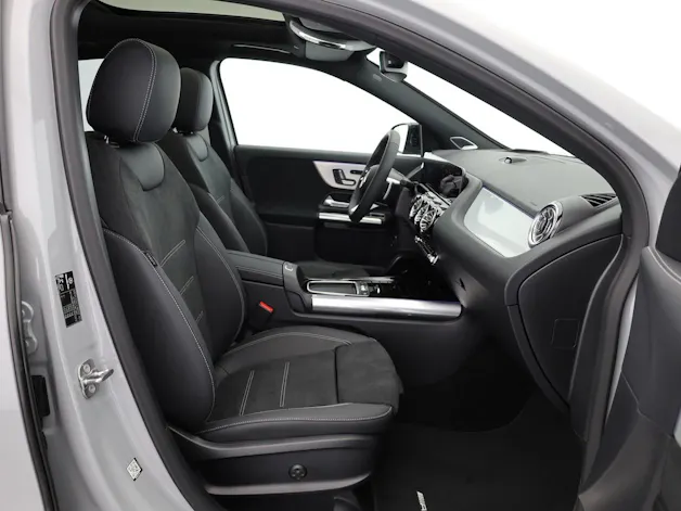 MERCEDES-BENZ GLA 200 7G-DCT