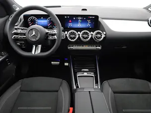 MERCEDES-BENZ GLA 200 7G-DCT