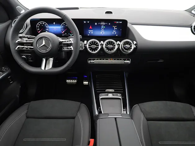 MERCEDES-BENZ GLA 200 7G-DCT