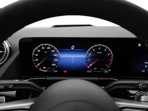 MERCEDES-BENZ GLA 200 7G-DCT