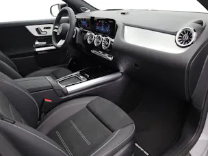 MERCEDES-BENZ GLA 200 7G-DCT