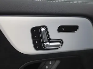 MERCEDES-BENZ GLA 200 7G-DCT