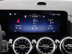 MERCEDES-BENZ GLA 200 7G-DCT